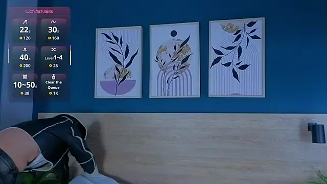 SarahMiler  online show from 10-24-25, 11:39