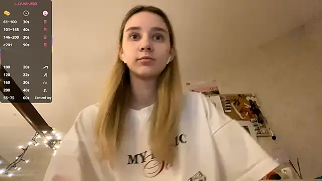 Snapshot of DanaCore chatting on 10-17-25, 03:47 DanaCore online show from 10-17-25, 03:47