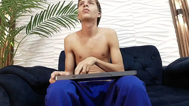 Snapshot of Pavo_tv chatting on 05-27-26, 11:51 Pavo tv online show from 05-27-26, 11:51