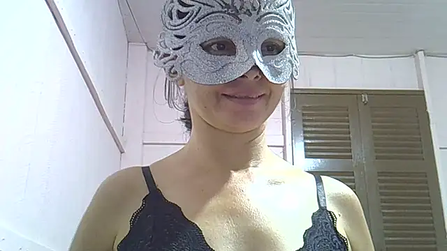 Luana sexy42 online show from 04-30-26, 03:24