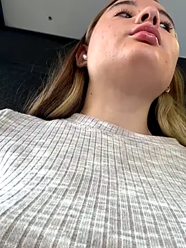 Snapshot of StephanieMur chatting on 09-12-25, 04:56 StephanieMur online show from 09-12-25, 04:56