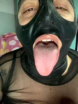 Snapshot of LupeLok chatting on 09-13-25, 02:11 LupeLok online show from 09-13-25, 02:11