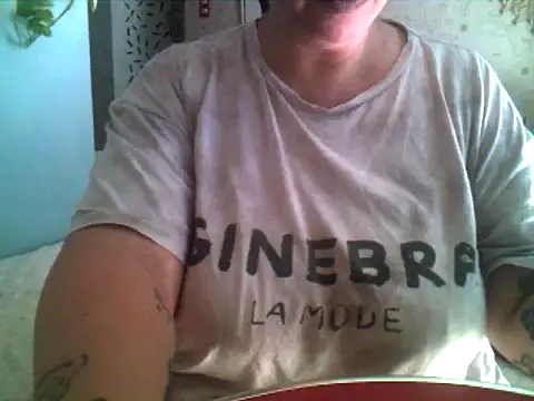 Snapshot of LupeLok chatting on 09-15-25, 04:29 LupeLok online show from 09-15-25, 04:29