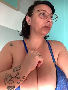 Snapshot of LupeLok chatting on 09-17-25, 06:09 LupeLok online show from 09-17-25, 06:09