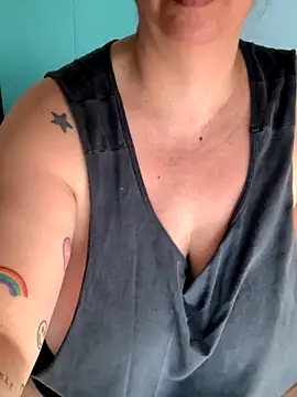 Snapshot of LupeLok chatting on 09-18-25, 04:53 LupeLok online show from 09-18-25, 04:53