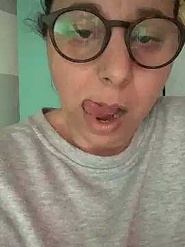 Snapshot of LupeLok chatting on 10-06-25, 06:16 LupeLok online show from 10-06-25, 06:16