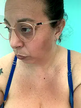 Snapshot of LupeLok chatting on 10-10-25, 04:50 LupeLok online show from 10-10-25, 04:50