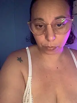 Snapshot of LupeLok chatting on 10-11-25, 10:30 LupeLok online show from 10-11-25, 10:30