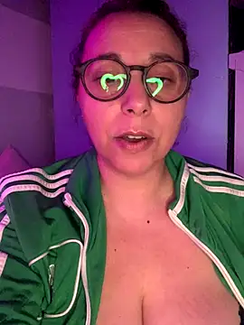 Snapshot of LupeLok chatting on 11-08-25, 04:34 LupeLok online show from 11-08-25, 04:34