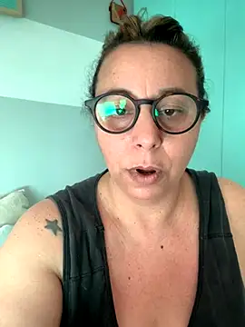 Snapshot of LupeLok chatting on 11-09-25, 06:50 LupeLok online show from 11-09-25, 06:50