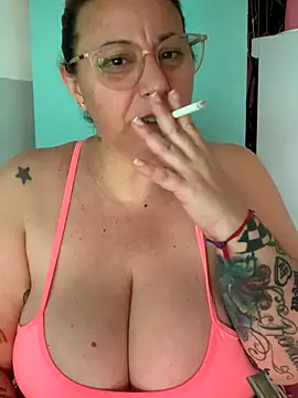 Snapshot of LupeLok chatting on 11-20-25, 12:49 LupeLok online show from 11-20-25, 12:49