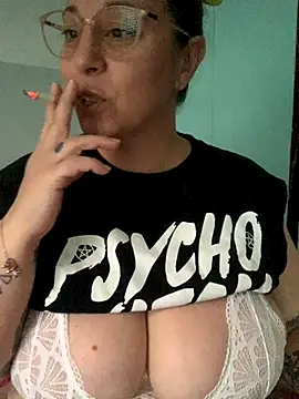 Snapshot of LupeLok chatting on 11-27-25, 06:10 LupeLok online show from 11-27-25, 06:10