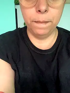 Snapshot of LupeLok chatting on 11-29-25, 05:16 LupeLok online show from 11-29-25, 05:16