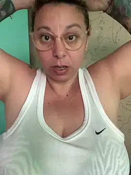 Snapshot of LupeLok chatting on 12-20-25, 01:07 LupeLok online show from 12-20-25, 01:07