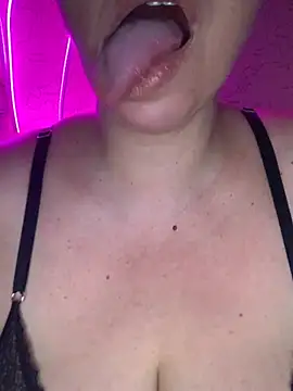 Snapshot of LupeLok chatting on 01-15-26, 12:26 LupeLok online show from 01-15-26, 12:26