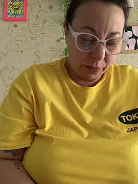 Snapshot of LupeLok chatting on 07-25-26, 12:47 LupeLok online show from 07-25-26, 12:47