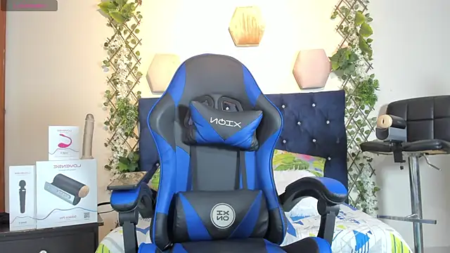 Snapshot of _taylor_black chatting on 11-19-25, 07:58 taylor black online show from 11-19-25, 07:58