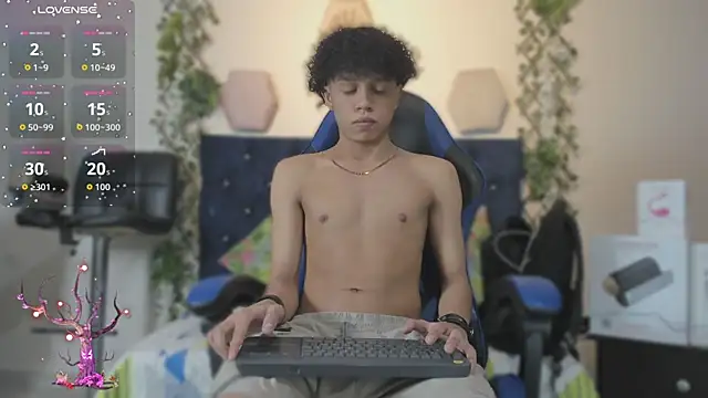 Snapshot of _taylor_black chatting on 11-20-25, 09:03 taylor black online show from 11-20-25, 09:03