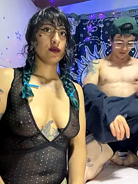 Snapshot of puepleholly chatting on 12-23-25, 01:36 puepleholly online show from 12-23-25, 01:36