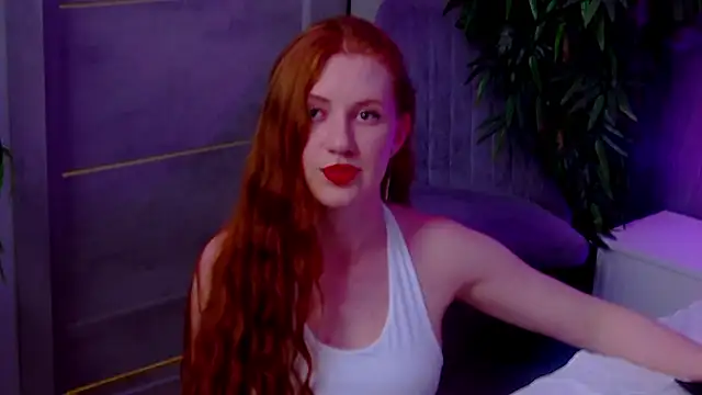 Snapshot of SaraMoor chatting on 05-08-26, 06:02 SaraMoor online show from 05-08-26, 06:02