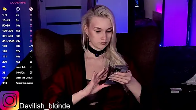 Snapshot of HitchcocianBlonde chatting on 02-19-26, 06:59 HitchcocianBlonde online show from 02-19-26, 06:59