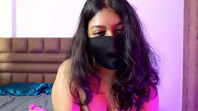 Snapshot of Gulaboo100 chatting on 11-13-25, 06:45 Gulaboo100 online show from 11-13-25, 06:45