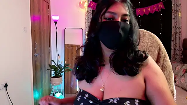 Snapshot of Gulaboo100 chatting on 01-11-26, 05:51 Gulaboo100 online show from 01-11-26, 05:51