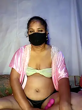 Snapshot of LushVamp chatting on 12-18-25, 02:01 LushVamp online show from 12-18-25, 02:01