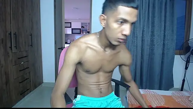 Snapshot of miguelmarcus chatting on 10-11-25, 01:09 miguelmarcus online show from 10-11-25, 01:09