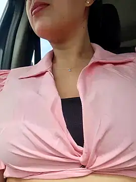 Snapshot of CrisMarulanda chatting on 10-14-25, 02:51 CrisMarulanda online show from 10-14-25, 02:51