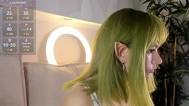 Snapshot of Molly_Platt chatting on 11-18-25, 09:14 Molly Platt online show from 11-18-25, 09:14