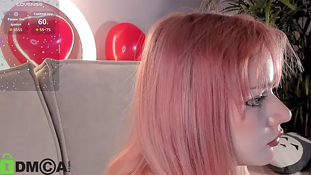 Snapshot of Molly_Platt chatting on 02-07-26, 09:02 Molly Platt online show from 02-07-26, 09:02