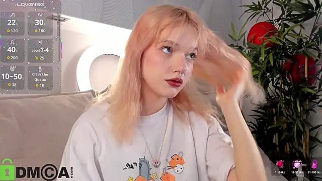 Snapshot of Molly_Platt chatting on 02-22-26, 09:08 Molly Platt online show from 02-22-26, 09:08