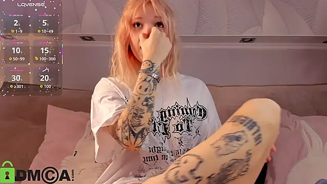 Snapshot of Molly_Platt chatting on 02-25-26, 09:08 Molly Platt online show from 02-25-26, 09:08