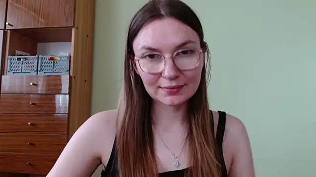 LooveELLYx online show from 06-10-26, 01:32