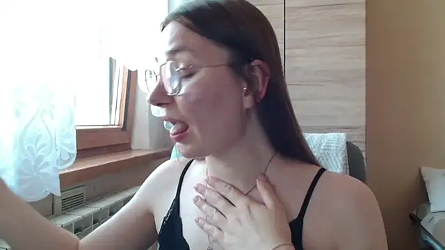 LooveELLYx online show from 06-29-26, 10:15