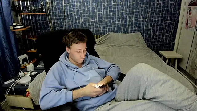 CuteBoy228 online show from 04-12-26, 05:18