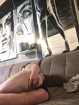 Ich-eben123 online show from 10-21-25, 08:15