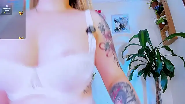 Snapshot of Simonesmith01 chatting on 12-02-25, 05:08 Simonesmith01 online show from 12-02-25, 05:08