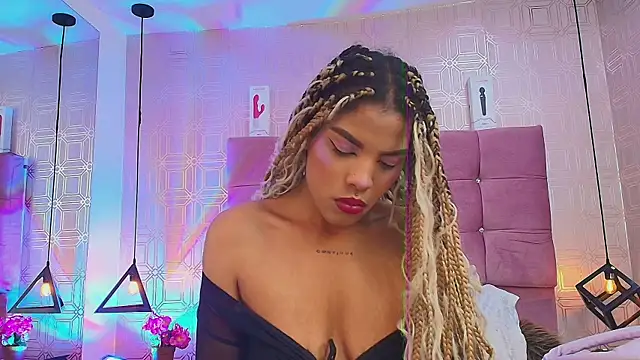 Snapshot of LexieBloom chatting on 10-07-25, 03:58 LexieBloom online show from 10-07-25, 03:58