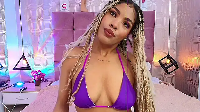 Snapshot of LexieBloom chatting on 10-09-25, 03:48 LexieBloom online show from 10-09-25, 03:48