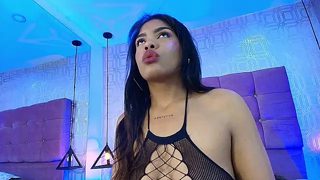 Snapshot of LexieBloom chatting on 11-20-25, 03:39 LexieBloom online show from 11-20-25, 03:39