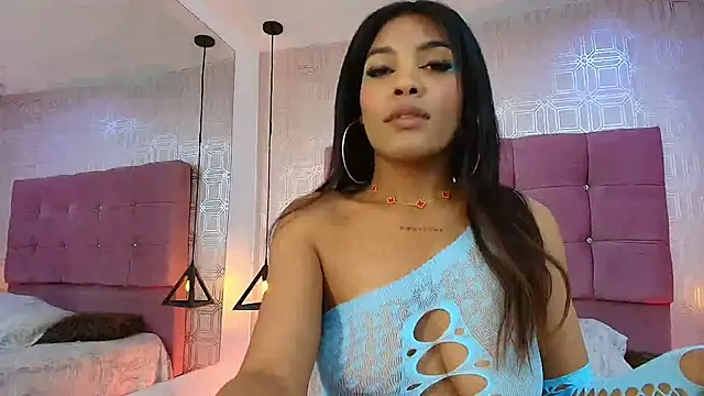 Snapshot of LexieBloom chatting on 11-25-25, 04:01 LexieBloom online show from 11-25-25, 04:01