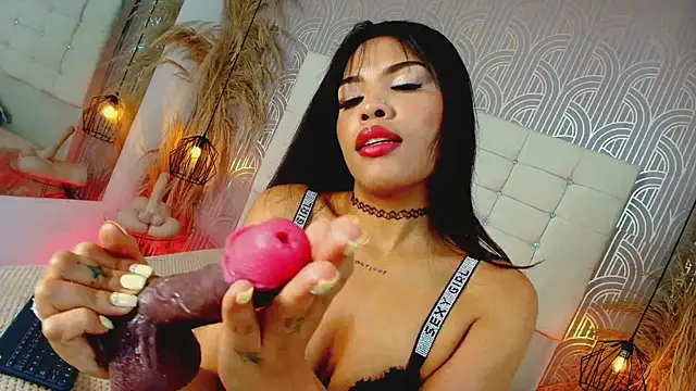 Snapshot of LexieBloom chatting on 03-05-26, 03:46 LexieBloom online show from 03-05-26, 03:46