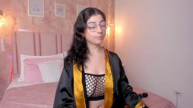 Snapshot of anntonella_watson chatting on 10-06-25, 11:40 anntonella watson online show from 10-06-25, 11:40