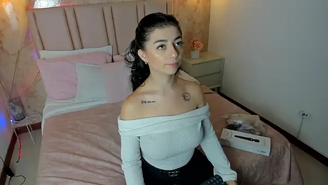 Snapshot of anntonella_watson chatting on 10-21-25, 11:11 anntonella watson online show from 10-21-25, 11:11