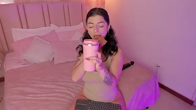 Snapshot of anntonella_watson chatting on 01-09-26, 11:13 anntonella watson online show from 01-09-26, 11:13