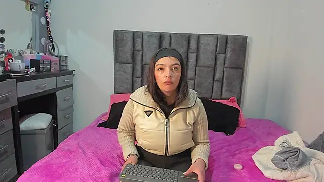 Esmeraldaa- online show from 04-29-26, 11:00