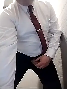 Snapshot of BigCristh79 chatting on 10-26-25, 10:04 BigCristh79 online show from 10-26-25, 10:04