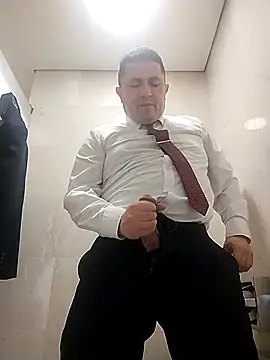 Snapshot of BigCristh79 chatting on 11-29-25, 04:10 BigCristh79 online show from 11-29-25, 04:10